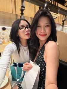 Vietnamese Celebrity Updates: Phuong Oanh's New Look and Viet Huong's Anniversary - image 22