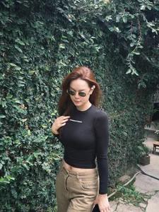 Vietnamese Celebrity Updates: Phuong Oanh's New Look and Viet Huong's Anniversary - image 16