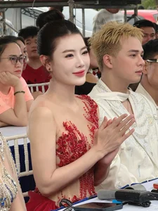 Vietnamese Celebrity Updates: Phuong Oanh's New Look and Viet Huong's Anniversary - image 40