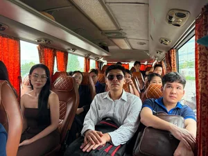 Vietnamese Celebrity Updates: Phuong Oanh's New Look and Viet Huong's Anniversary - image 29
