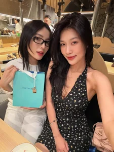 Vietnamese Celebrity Updates: Phuong Oanh's New Look and Viet Huong's Anniversary - image 37