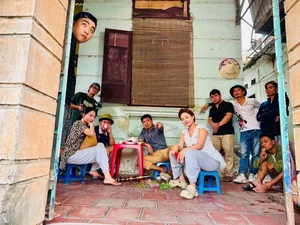 Vietnamese Celebrity Updates: Phuong Oanh's New Look and Viet Huong's Anniversary - image 23