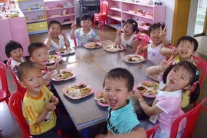 The Shocking Reality Behind School Lunches: A Mother's Hilarious Discovery - image 5