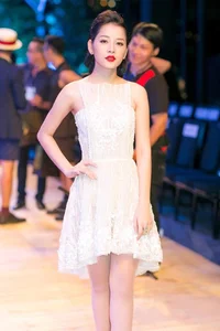 Chi Pu Fashion Gallery: 10 Stylish and Glamorous Portraits of the Star - image 2