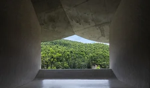 The Unique Kaleidoscope Glass Building Nestled Between Mountains and Sea - image 2