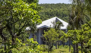 The Unique Kaleidoscope Glass Building Nestled Between Mountains and Sea - image 3