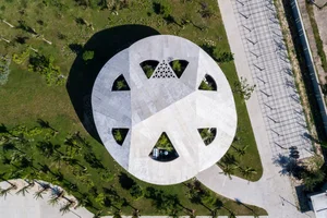 The Unique Kaleidoscope Glass Building Nestled Between Mountains and Sea - image 11
