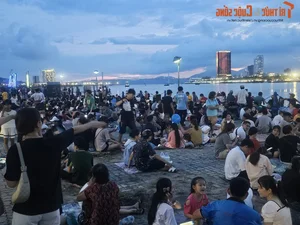 Electric Atmosphere in Da Nang Ahead of the 2024 Fireworks Festival Opening - image 4