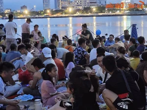 Electric Atmosphere in Da Nang Ahead of the 2024 Fireworks Festival Opening - image 1