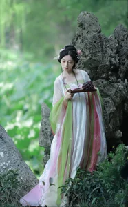 YiTuYu Art Language Vol.5240: Nu Li Hua Zhuang De Sui Sui Photography Gallery - image 8