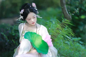 YiTuYu Art Language Vol.5240: Nu Li Hua Zhuang De Sui Sui Photography Gallery - image 13