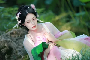 YiTuYu Art Language Vol.5240: Nu Li Hua Zhuang De Sui Sui Photography Gallery - image 5