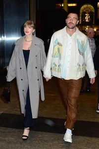 Taylor Swift and Travis Kelce: Dating Rules and Rumors of a Secret Engagement Ring Purchase - image 1