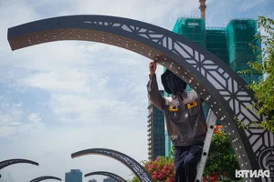 Exploring the Vibrant Han River Pedestrian Street Nightlife in Da Nang - image 0