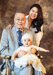 84-Year-Old Piano Master Liu Shikun Welcomes New Born Son with Pipa Princess - image 5