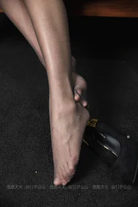 IESS Wanping Black Coffee Stockings and Elegant Hosiery Fashion - image 17