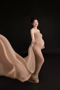 Volleyball Star Thu Hoai Announces Pregnancy and Shares Joy of First Child - image 2