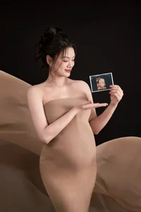 Volleyball Star Thu Hoai Announces Pregnancy and Shares Joy of First Child - image 8