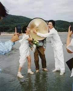 9X Singer Viral Mud-Themed Wedding Photos Receive Support from Showbiz Stars - image 0