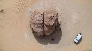 The Mystery of Al Naslaa: Saudi Arabia's Perfectly Split Sandstone Rock - image 6