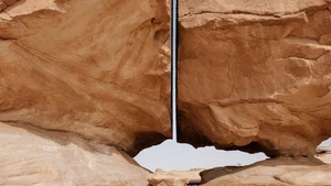 The Mystery of Al Naslaa: Saudi Arabia's Perfectly Split Sandstone Rock - image 0