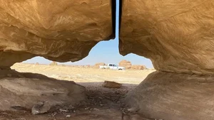 The Mystery of Al Naslaa: Saudi Arabia's Perfectly Split Sandstone Rock - image 2