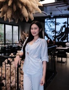 Stunning Vietnamese WAGs Turn Heads During Glamorous Cafe Hangout - image 3