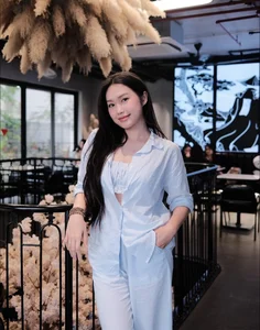 Stunning Vietnamese WAGs Turn Heads During Glamorous Cafe Hangout - image 4