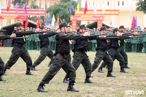 Witnessing the Power: Incredible Qigong and Head-Butting Feats in Military Training - image 8