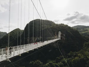 Vietnam's Bach Long Glass Bridge: The World's Newest Record Holder - image 0