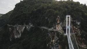 Vietnam's Bach Long Glass Bridge: The World's Newest Record Holder - image 8