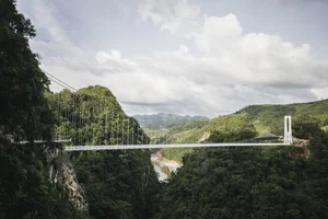 Vietnam's Bach Long Glass Bridge: The World's Newest Record Holder - image 3