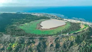 Thoi Loi Lake: The Stunning Freshwater Jewel atop Ly Son's Volcano - image 4