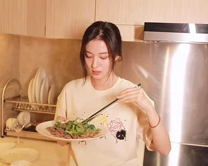 Vương Sở Nhiên's Secret to Flawless Skin: Natural Beauty Without Dieting - image 1