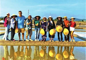 Experiencing the Salt Fields of Sa Huynh: A Day in the Life of a Farmer - image 6
