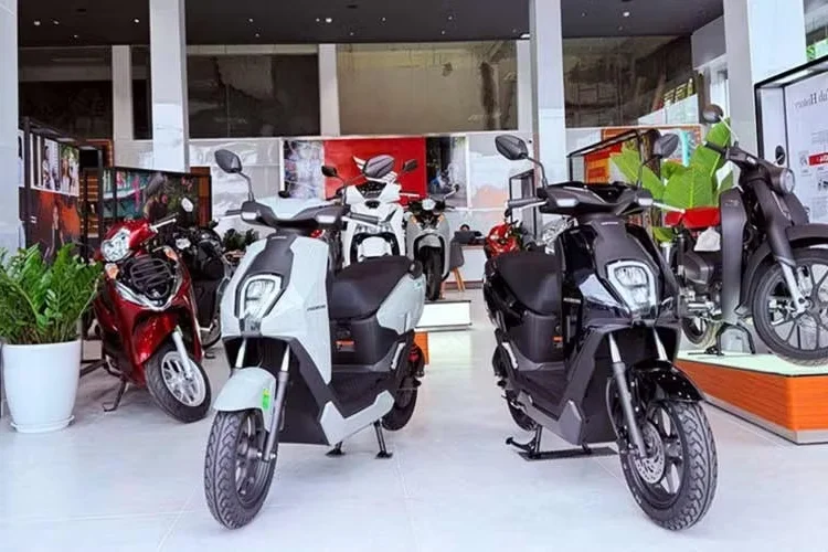 ICE Motorcycle Prices Drop Sharply Amid Fluctuating Gasoline Prices