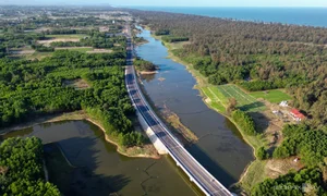 The Transformation of Quang Ngai Coastal Road Boosts Central Vietnam Tourism - image 1