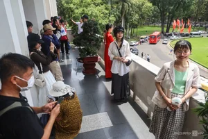 Visiting the Independence Palace: Navigating Crowds at Ho Chi Minh City's Historic Landmark - image 8