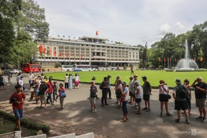 Visiting the Independence Palace: Navigating Crowds at Ho Chi Minh City's Historic Landmark - image 0