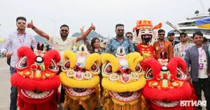 Quang Ninh Welcomes 4,500 Indian Tourists with Spectacular Lion Dance - image 3