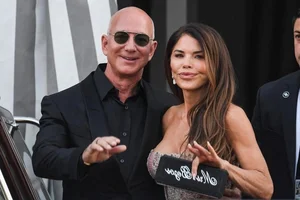 The Ultra-Luxury Handbag Collection of Lauren Sanchez - image 6