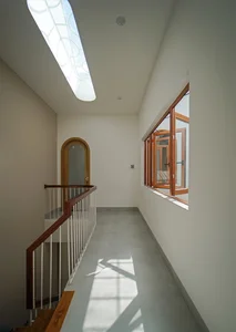 Thảo Nguyên House: A Stunning 2-Story Home with Elegant Curves in Kon Tum - image 2