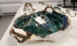 Stunning Treasure: Over 800 Ancient Artifacts Revealed in Secret Unveiling - image 3