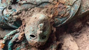 Stunning Treasure: Over 800 Ancient Artifacts Revealed in Secret Unveiling - image 5