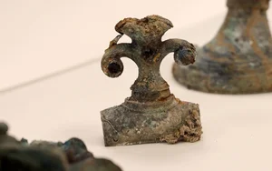 Stunning Treasure: Over 800 Ancient Artifacts Revealed in Secret Unveiling - image 7