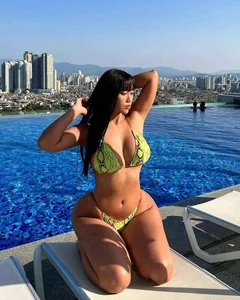Where Is the First Korean Plus-Size Maxim Model Now? Breaking Beauty Standards - image 8