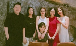 Miss Vietnam Dieu Hoa Celebrates 30th Wedding Anniversary with Indian Husband - image 3