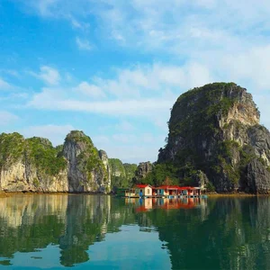 Hanoi Family Goes Viral for Bringing a Full 'Grocery Store' to Ha Long Vacation - image 1