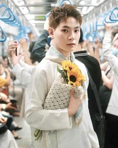 Viral Lunar New Year Photoshoot Trend at Ho Chi Minh City Metro Line 1 - image 2