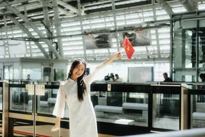 Viral Lunar New Year Photoshoot Trend at Ho Chi Minh City Metro Line 1 - image 1